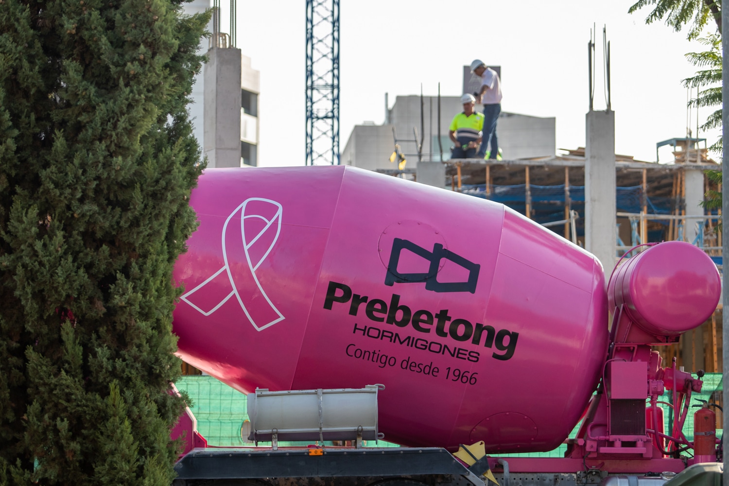 Votorantim Cimentos se tiñe de rosa contra el cáncer de mama