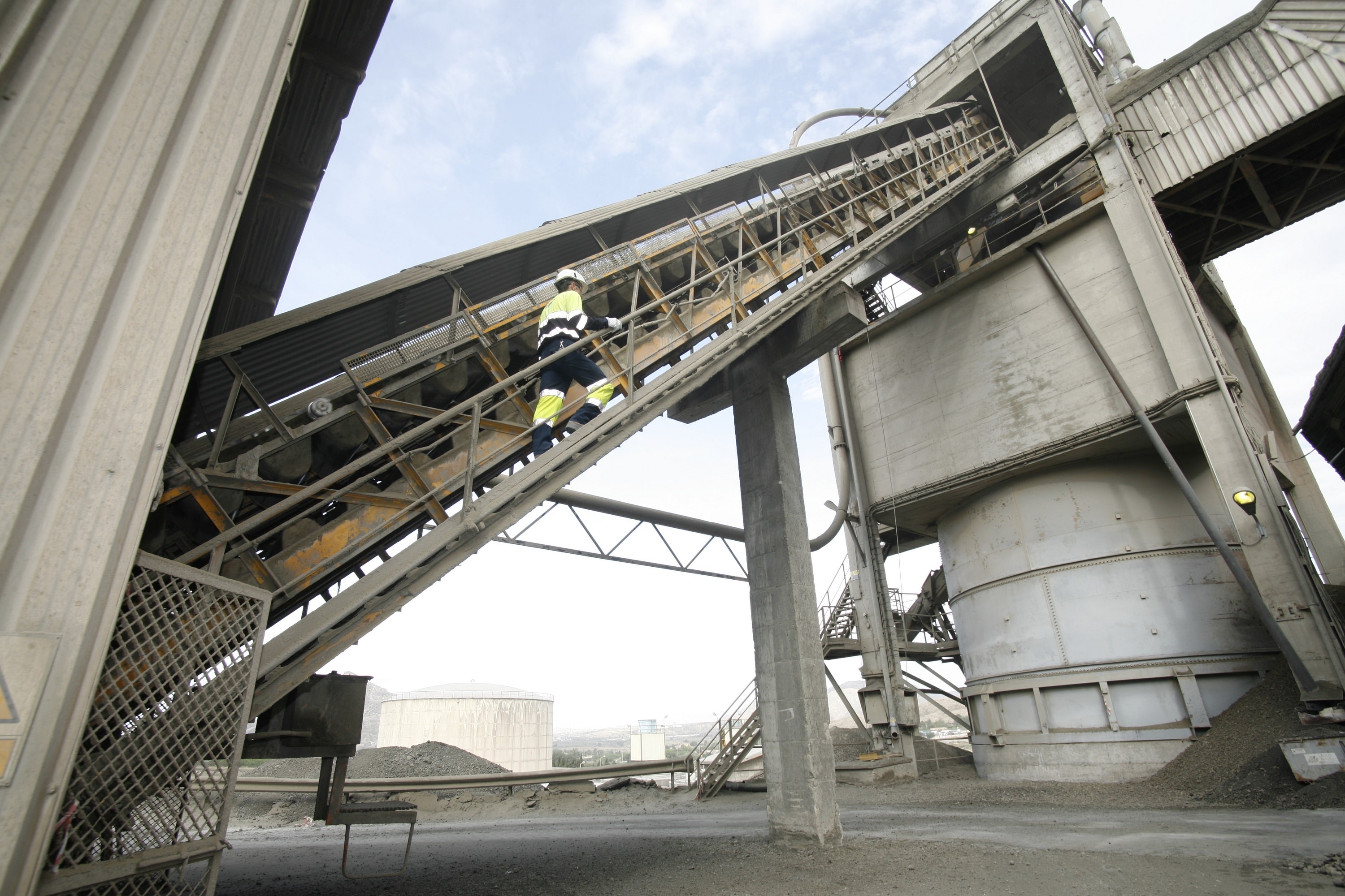 El consumo de cemento pierde un 28,3% en marzo y acumula una caída del 13% en el primer trimestre del año