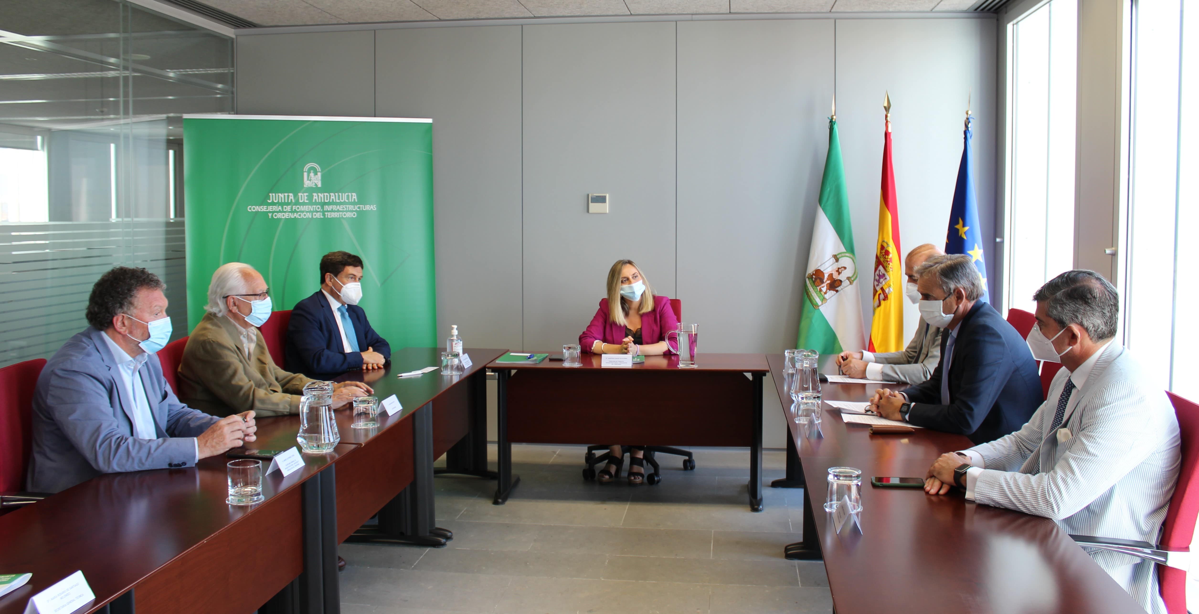 La Junta de Andalucía firma un protocolo de colaboración con los fabricantes de cemento y el IECA