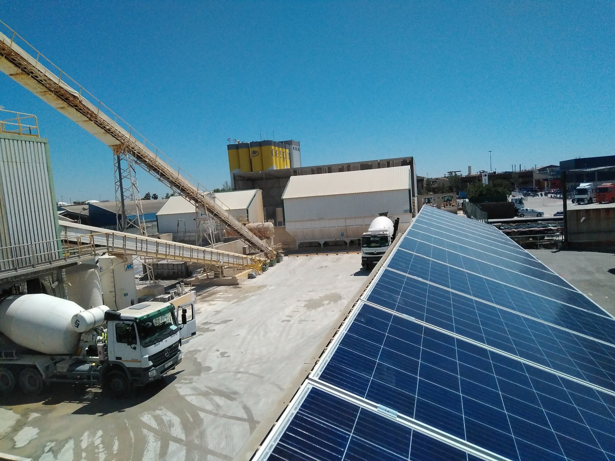 Las plantas de hormigón de El Papiol y Zona Franca se convierten en las primeras de LafargeHolcim en integrar la energía solar como fuente alternativa