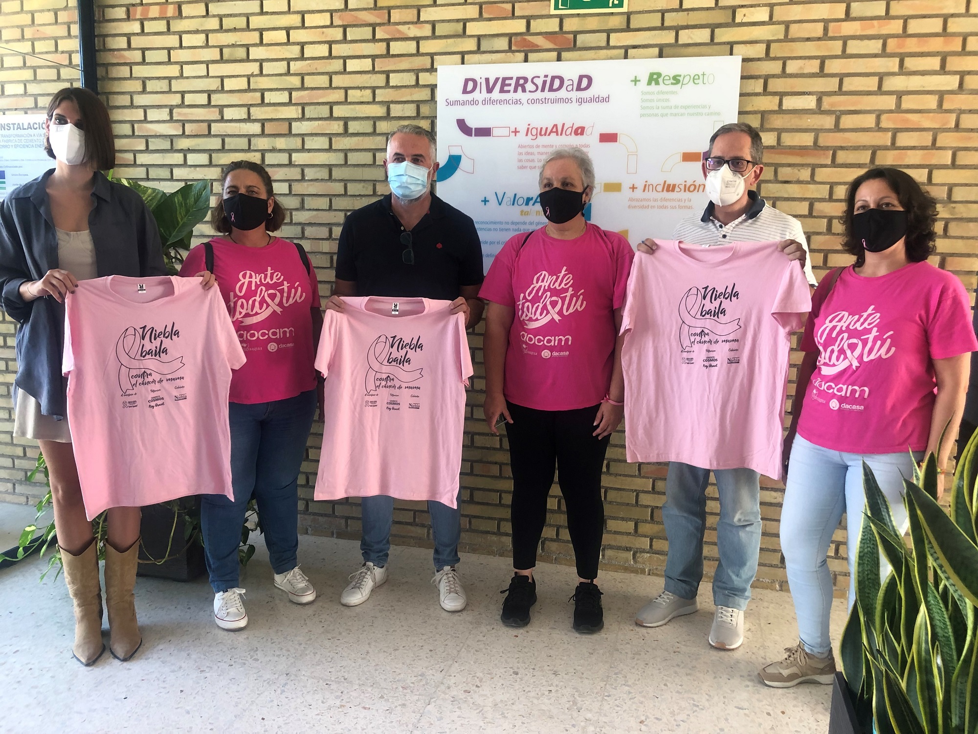 Cementos Cosmos apoya a la Asociación Onubense del Cáncer de Mama