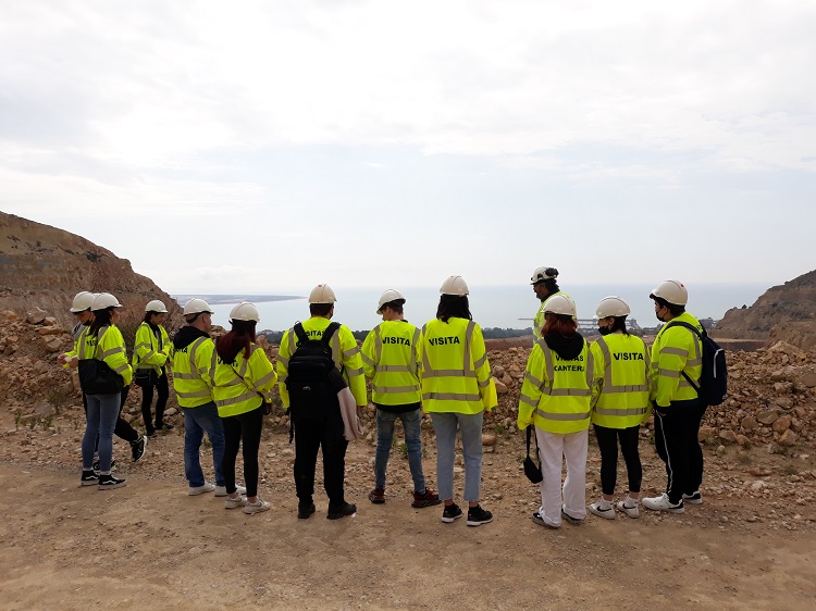 El programa Jove Oportunitat del IVAJ visita la fábrica de CEMEX en Alcanar