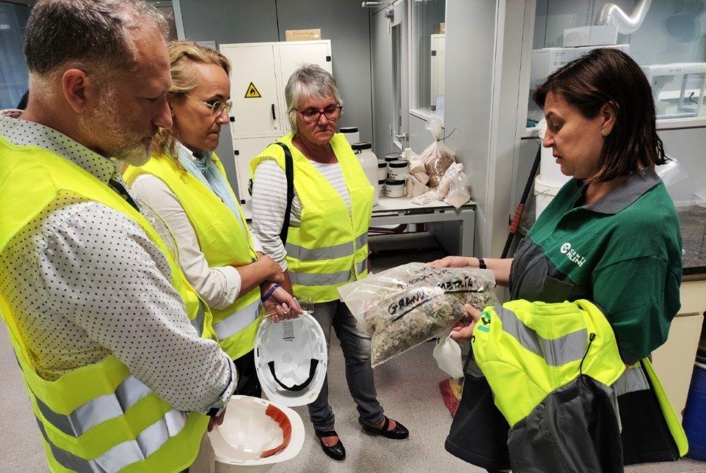 La Comisión de Sostenibilidad visita los Laboratorios de Cementos Molins Industrial