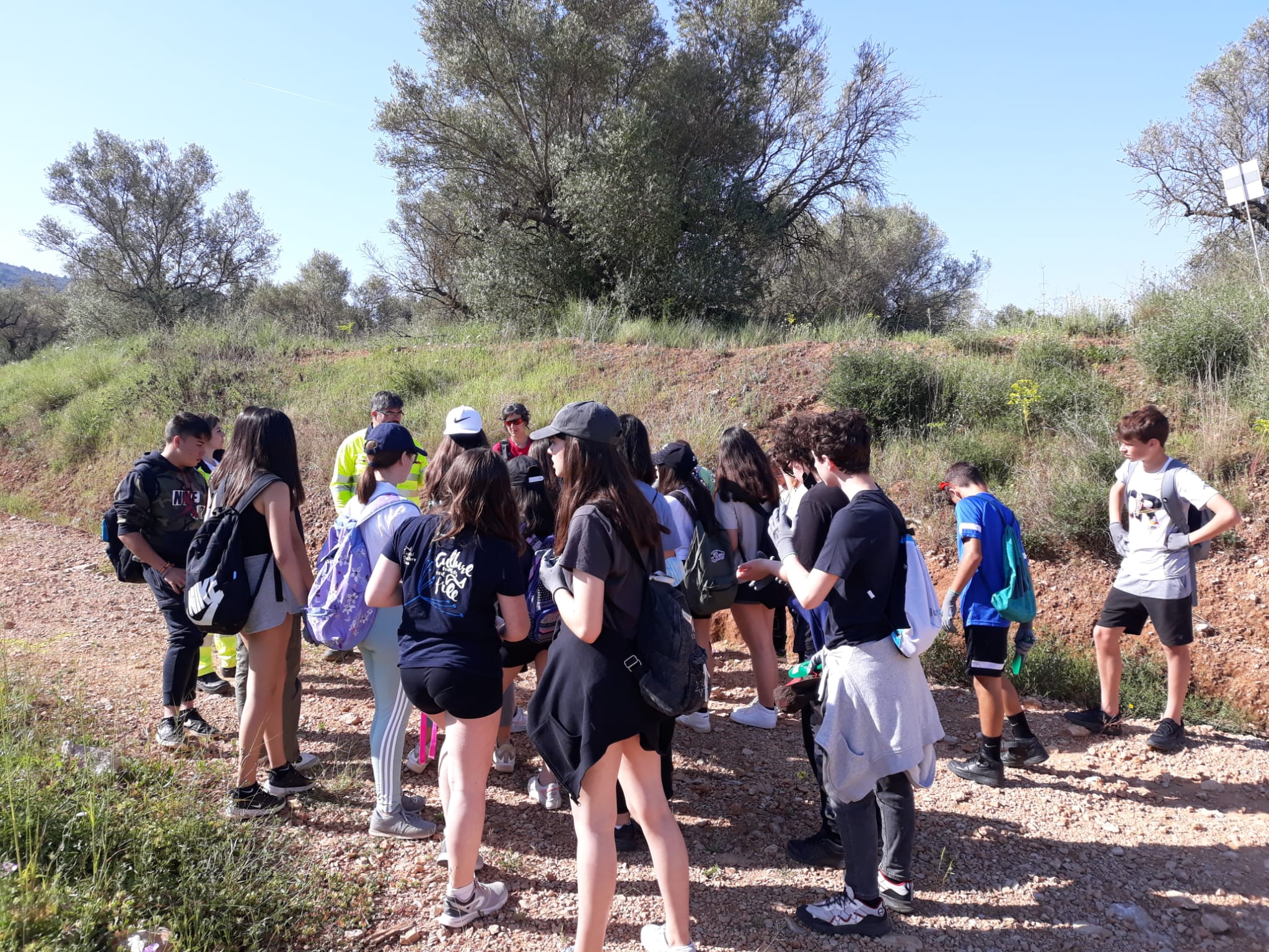 Alumnos de primero de la ESO participan en una jornada medioambiental en la cantera de CEMEX en Ulldecona