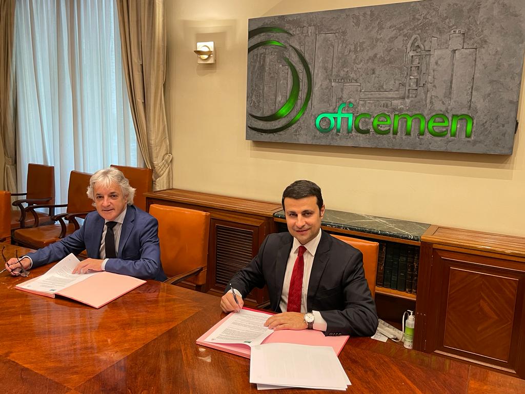Oficemen y Repsol firman un acuerdo de colaboración para acelerar la descarbonización de la industria del cemento