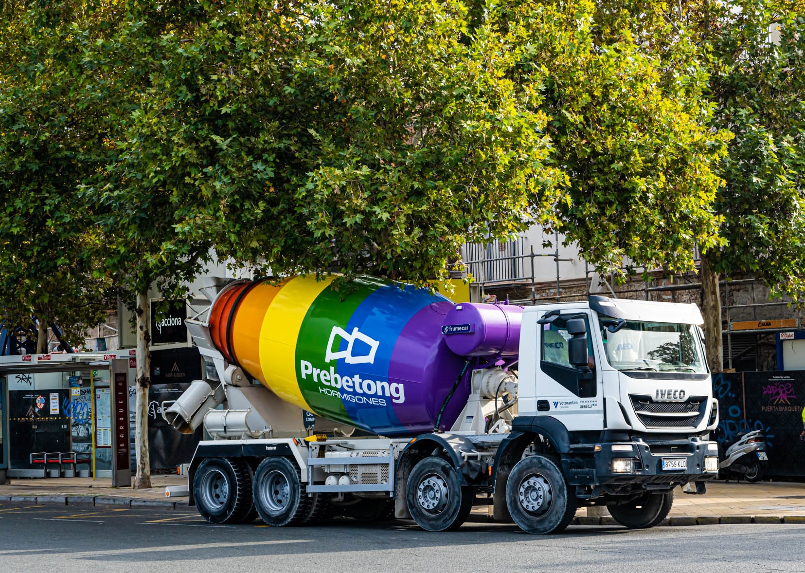Votorantim pinta sus hormigoneras con los colores del arcoíris para apoyar la diversidad y la inclusión