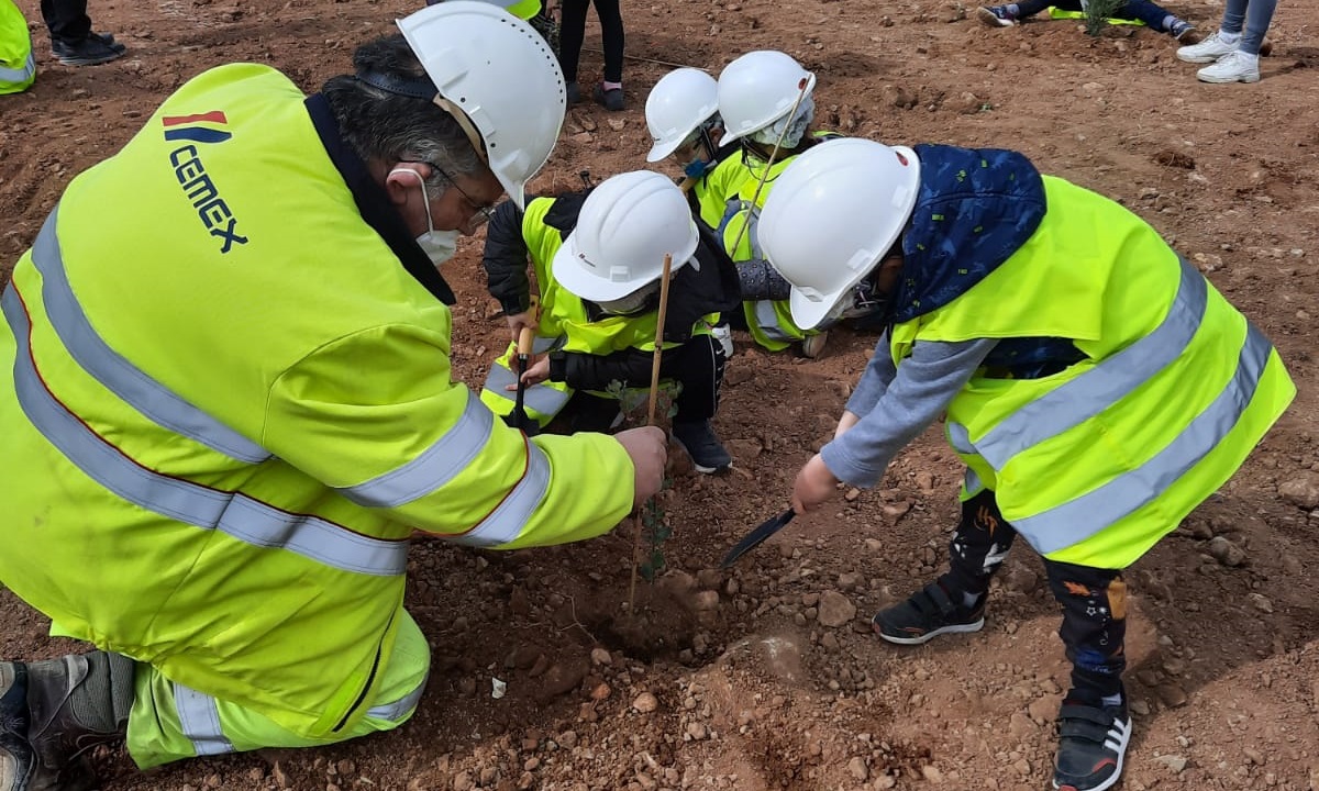 CEMEX anuncia la plantación de 14.000 especies arbustivas