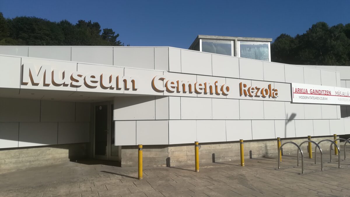 Museum Cemento Rezola inaugura la exposición “Hariak sortzen” realizada por el alumnado de la ikastola Amassorrain del barrio de Añorga