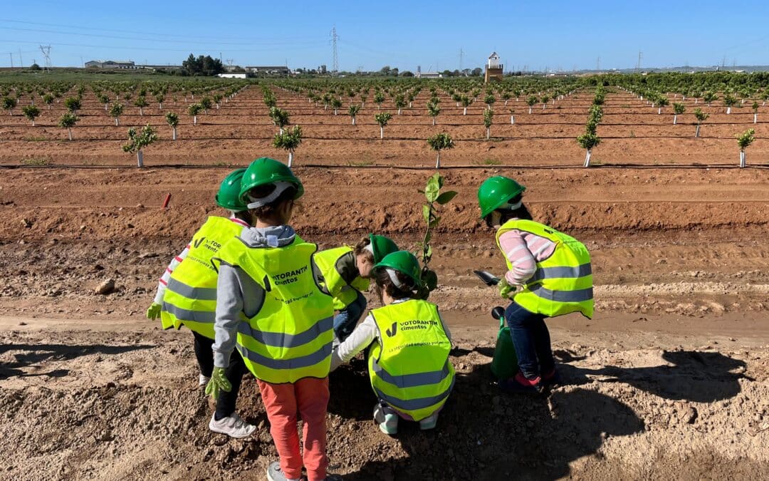 Prebetong Áridos celebra el Día de los Árboles en sus instalaciones de Arcos de la Frontera, Manilva y La Rinconada