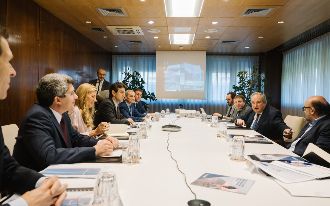 El ministro de Industria y el presidente de Oficemen analizan la descarbonización del sector cementero español