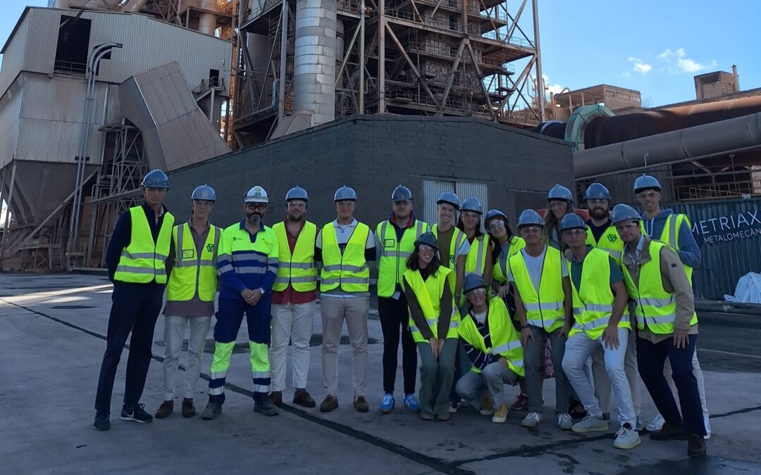 Estudiantes de Ingeniería Industrial de la Universidad Loyola visitan la fábrica de Cementos Portland Valderrivas en Alcalá de Guadaíra